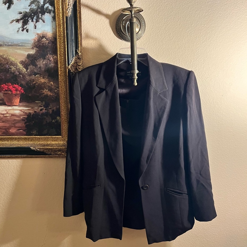 Dark brown 2 pieces Liz Claiborne skirt and coat size 6, in very good condition